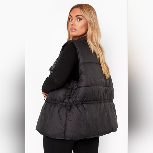 NWT BOOHOO PLUS BLACK PUFFER OVERSIZED UTILITY VEST  CINCHED WAIST - Picture 3 of 11